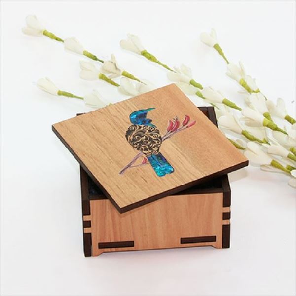 Picture of Sml box filigree tui