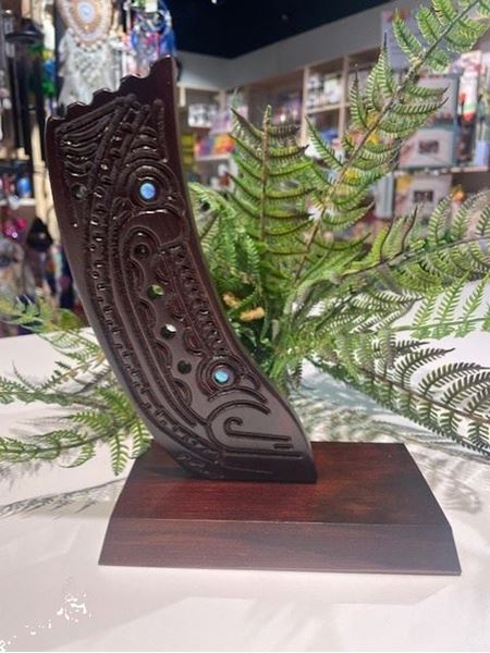 Picture of Waka tail on stand