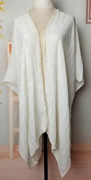 Picture of Ivory leaves lace cape